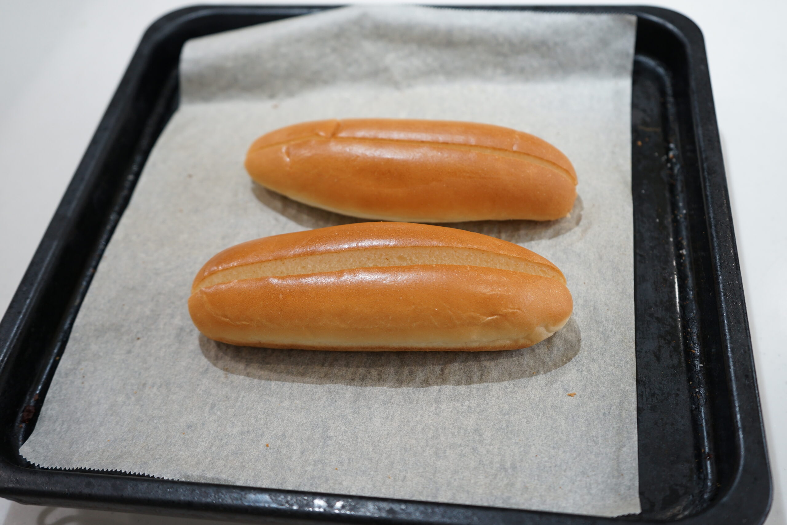 パンをトースターで焼きます。
機種によって異なりますが約5分ほど。